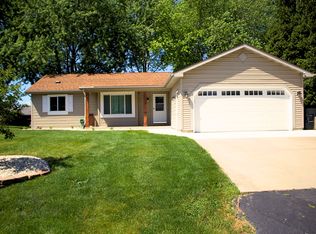 2812 Stonebridge Dr, Racine, WI 53404