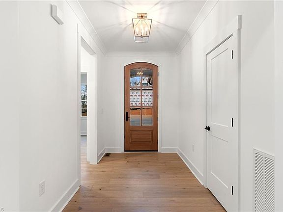 4th image of 1379 Ashfield Dr