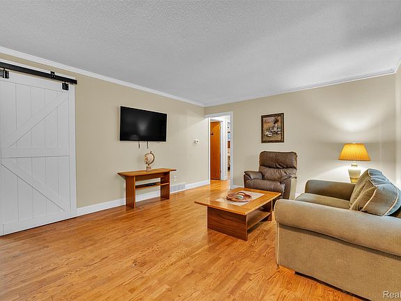 3rd image of 1641 Indian Rd