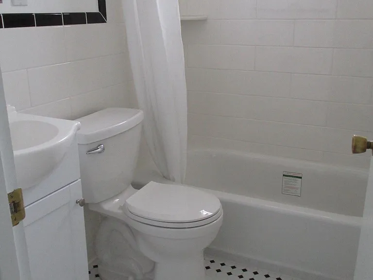 833 Chester Ave #2 — Photo 18