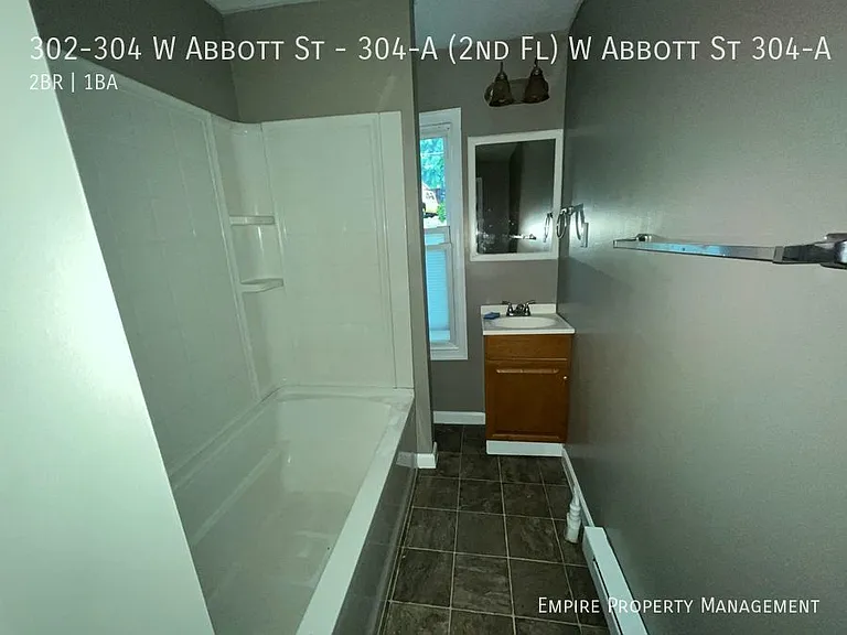302-304 W Abbott St #304-A — Photo 9
