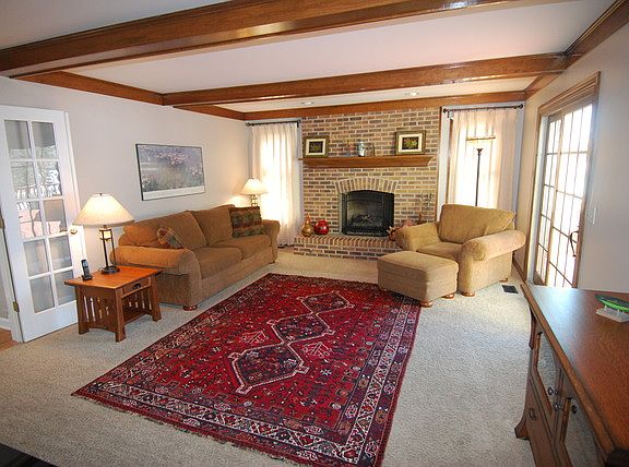 3rd image of 21025 W Yorkshire Dr