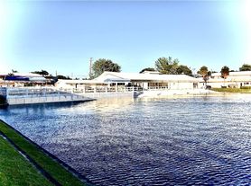 900 SW 11th Ave, Hallandale, FL