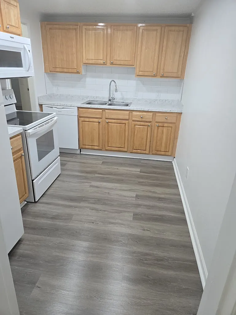 Laurel Oaks — Photo 2