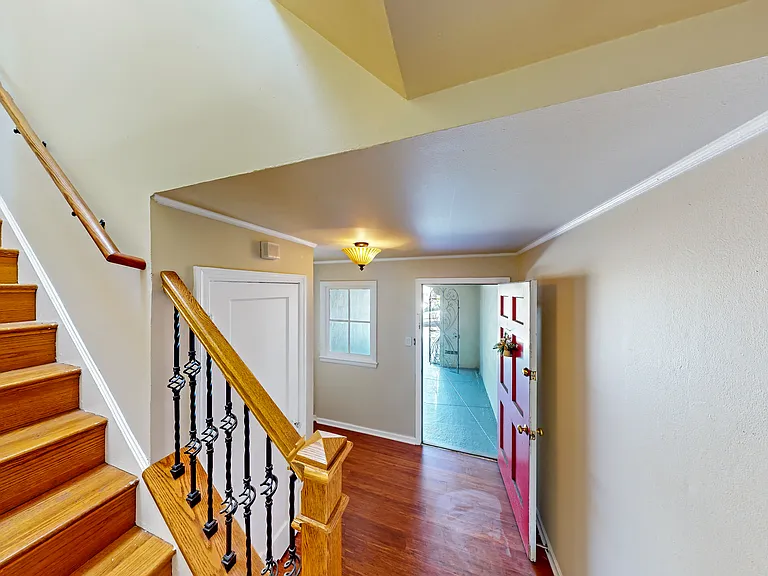 170 Arch St — Photo 4