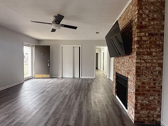4th image of 2914 Wren St