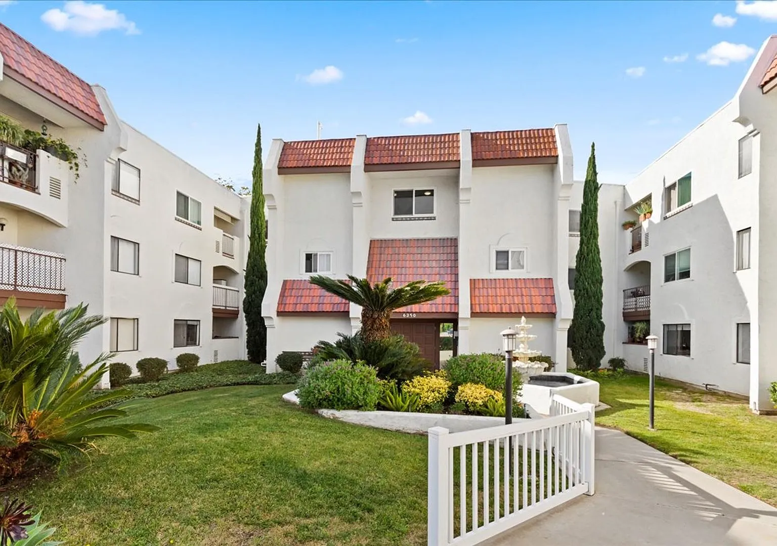 Great 1 bedroom 1 bath in a 62 plus Condo community with elevator access — Photo 1