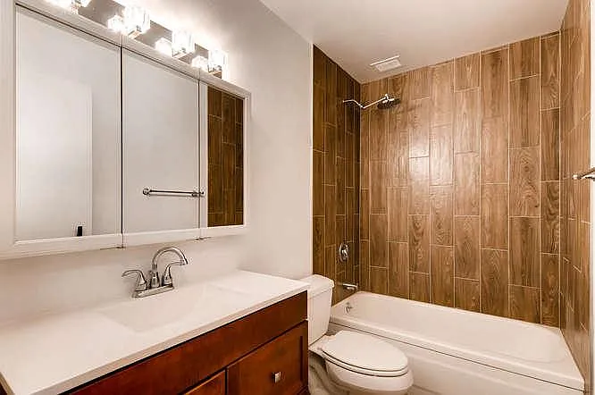 Building Photo - 610 S Clinton St #10D