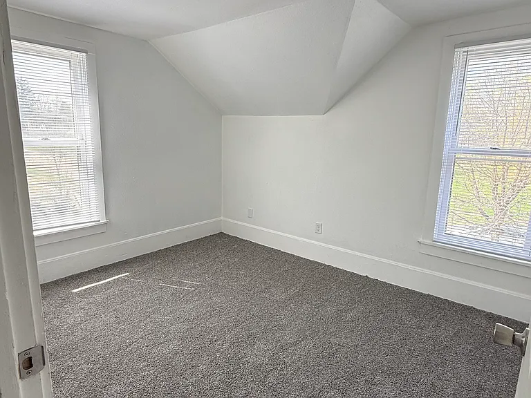 621 Hackett St — Photo 5