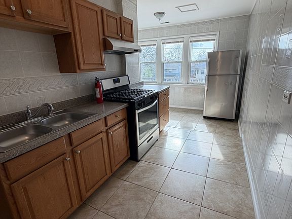 3rd image of 813-815 S Oak Park Ave