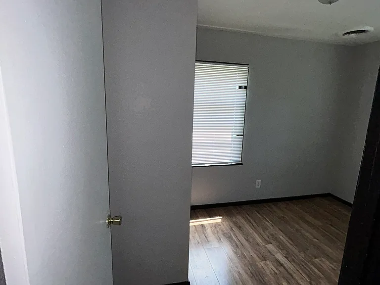 12 Agnes Dr — Photo 5
