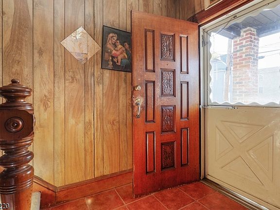 5th image of 478 Walnut St