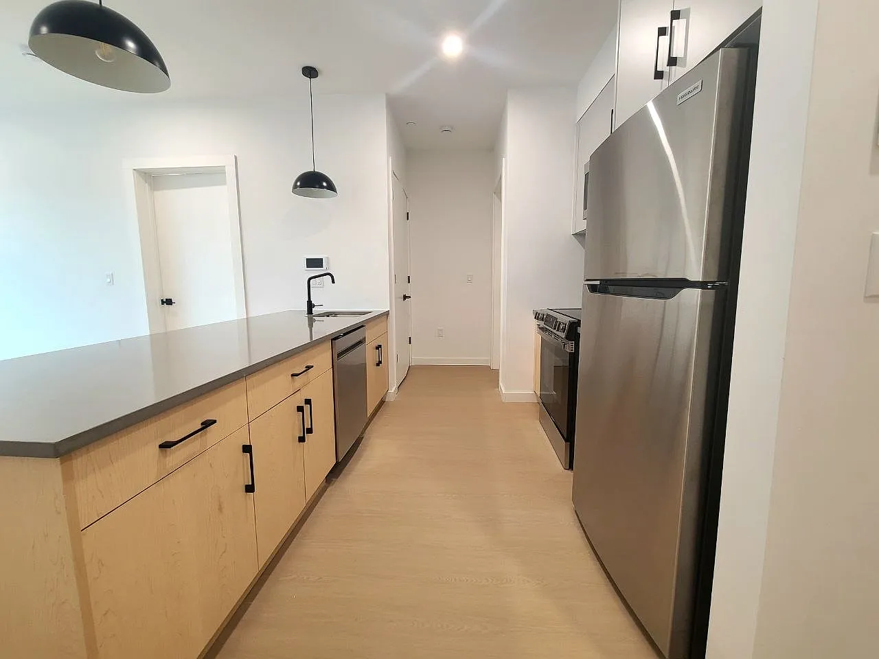 2 bed, 850 sqft, $2,595 — Photo 2