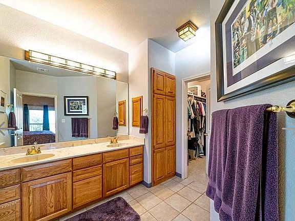 Master Bath & Walk in Closet