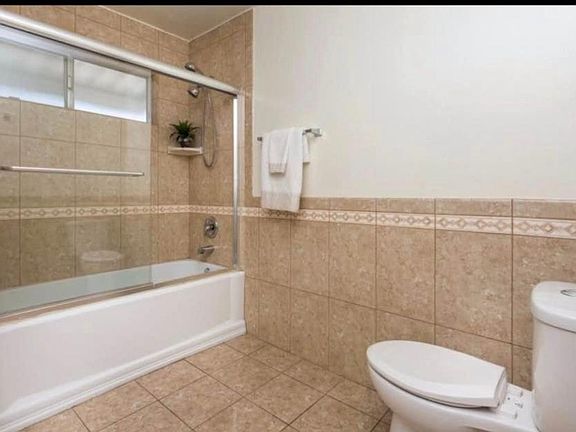 3rd image of 324 N Louise St Unit 4