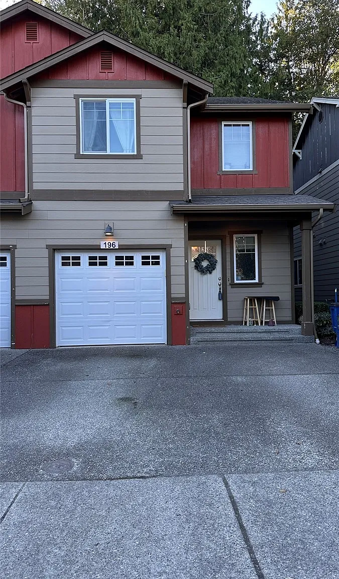 3 bed, 2.5 bath, 1385 sqft, $1,900 — Photo 1