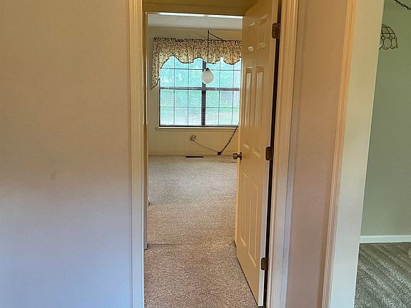4th image of 3175 Shamrock E