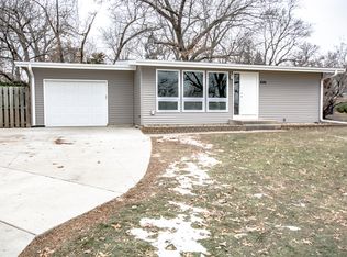 4301 Fairlane Dr NE, Cedar Rapids, IA 52402