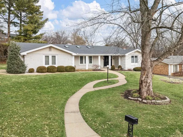 72 Glen Cove Dr, Chesterfield, MO 63017