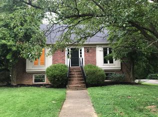 2201 Douglass Woods Ct, Louisville, KY 40205