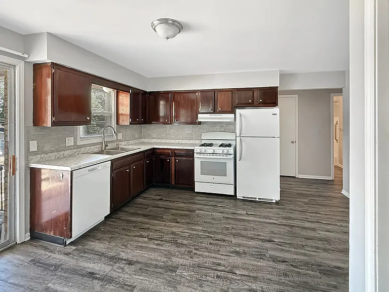 5890 Christie Ave SE — Photo 2