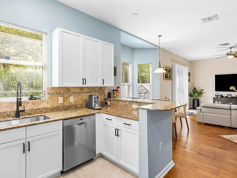 1875 Highland Grove Dr — Photo 7