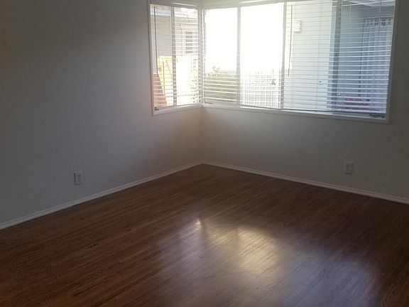 3rd image of 830 Temple Ave APT A