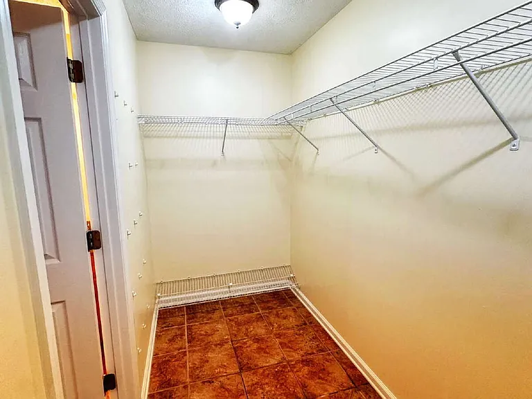 165 Moss Ave — Photo 11