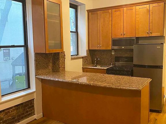 2nd image of 365 W 50th St #2R