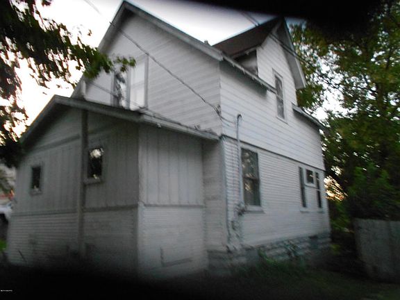 5th image of 553 Walnut St NE