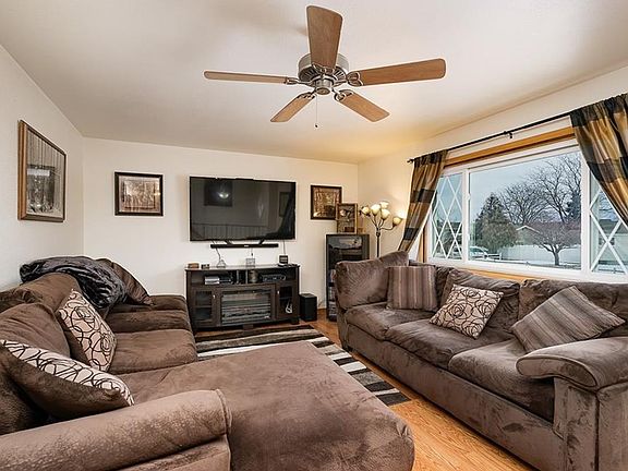 4th image of 2821 Vermillion Dr