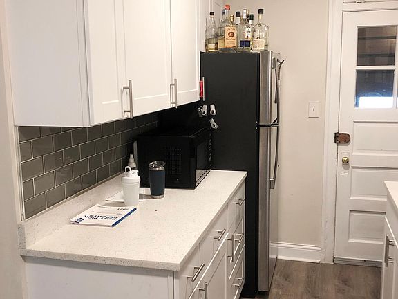 2nd image of 1255 W Henderson St #1221-1
