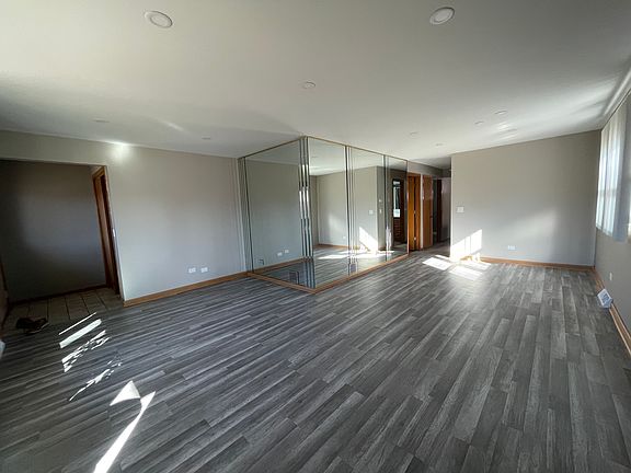 4th image of 3925 N Plainfield Ave