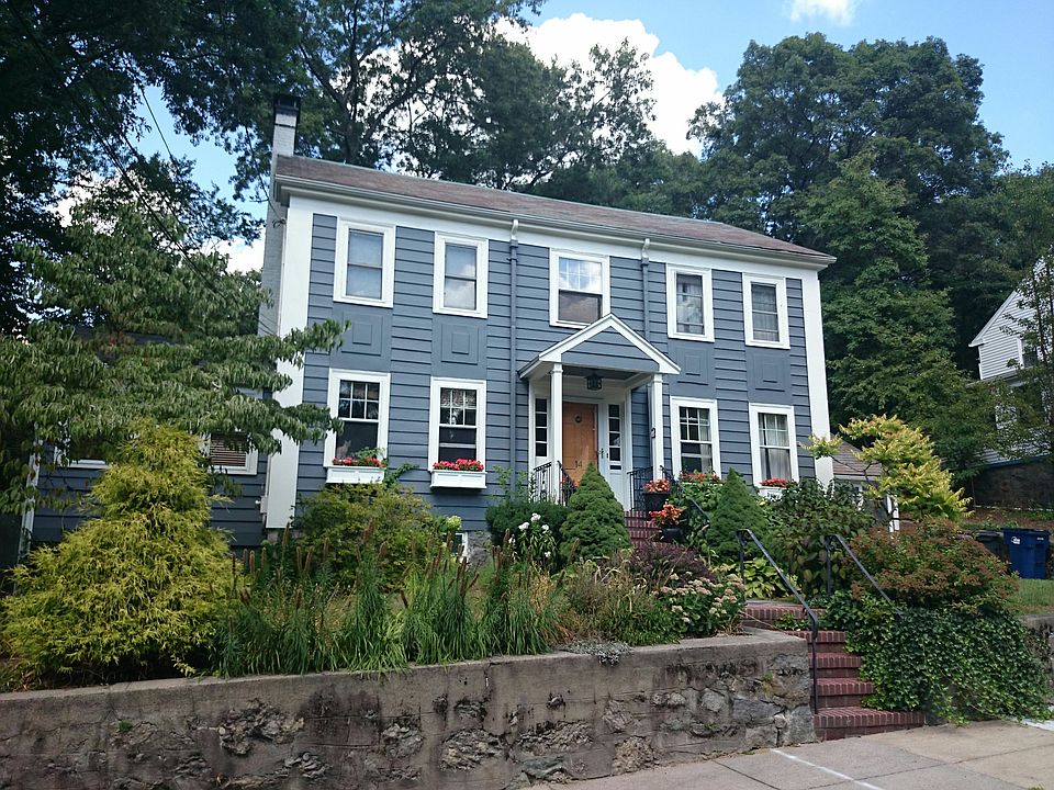 2nd image of 14 Crehore Rd