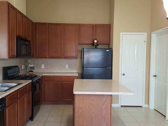 Kitchen with island