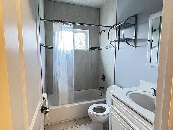 4th image of 222 Dongan Hills Ave Floor 3