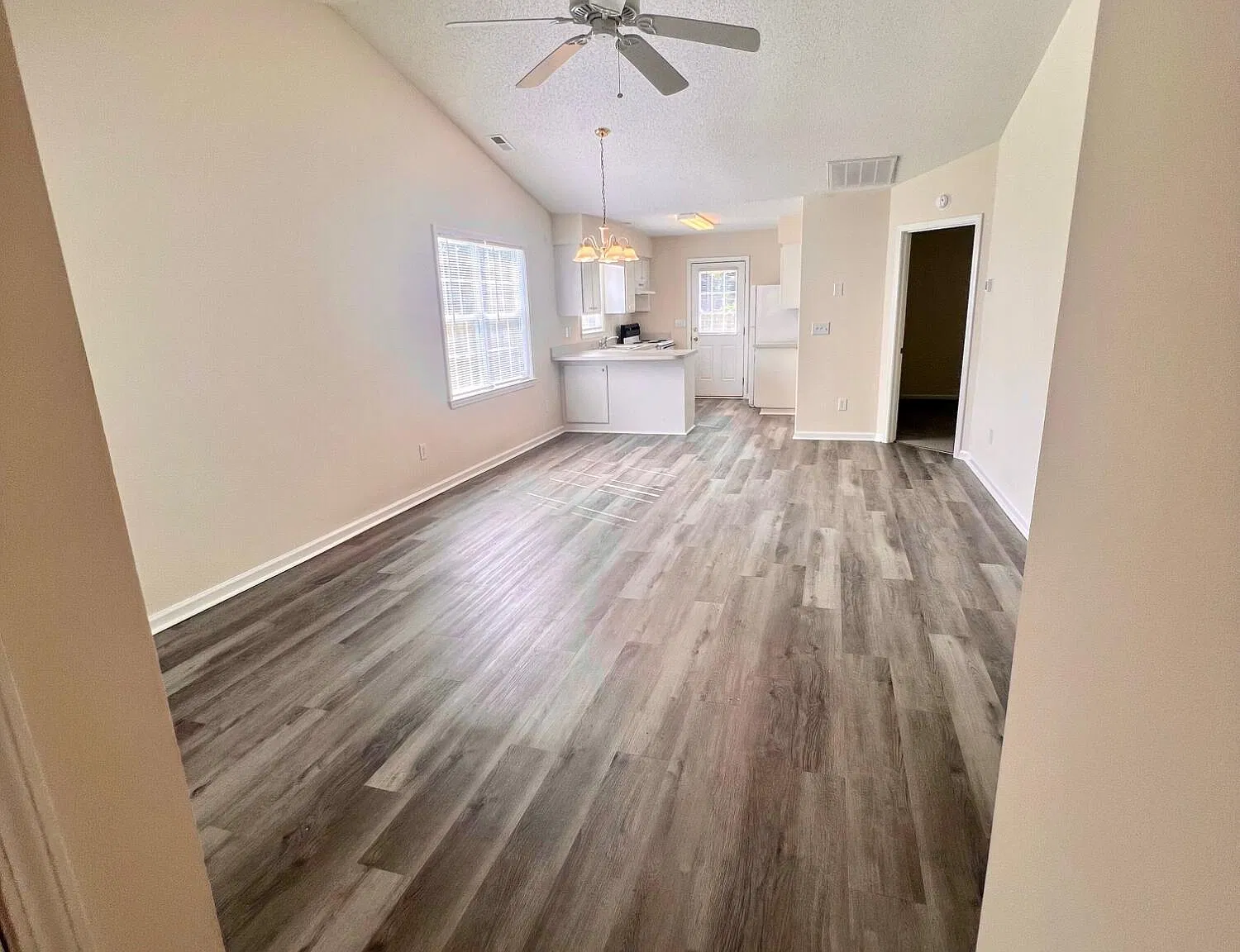 2 bed, 2.0 bath, 900 sqft, $1,350 — Photo 2