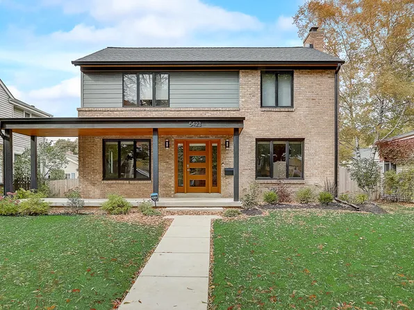 5423 N Santa Monica Blvd, Whitefish Bay, WI 53217