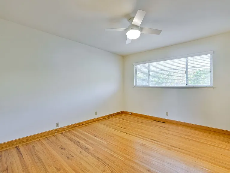 4712 Clarendon Dr — Photo 44