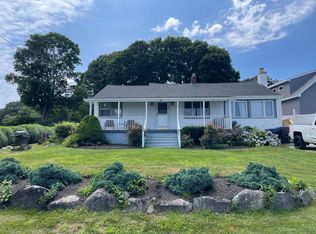 101 Burnett Rd, Warwick, RI 02889