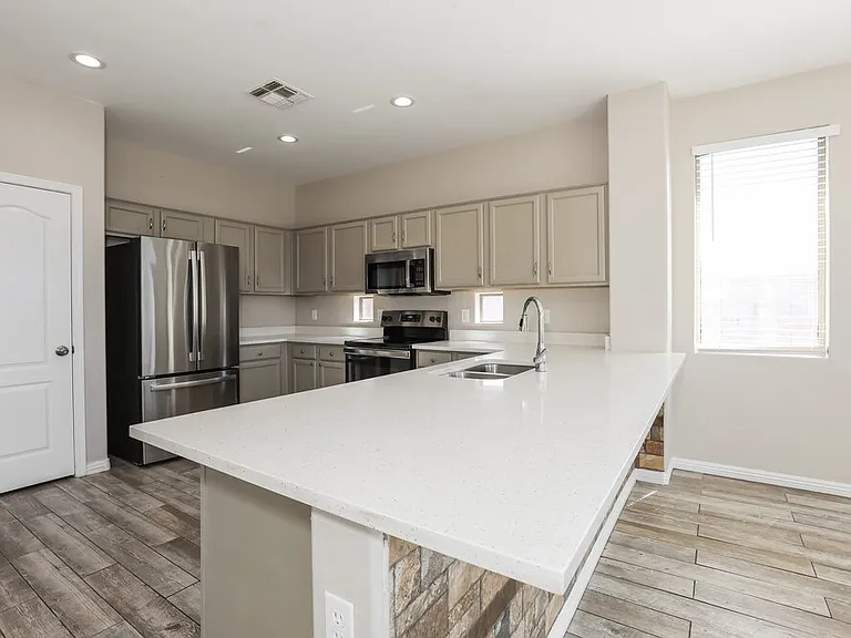 3329 E Powell Ct — Photo 8