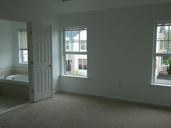 4th image of 540 Legrace Ter NE