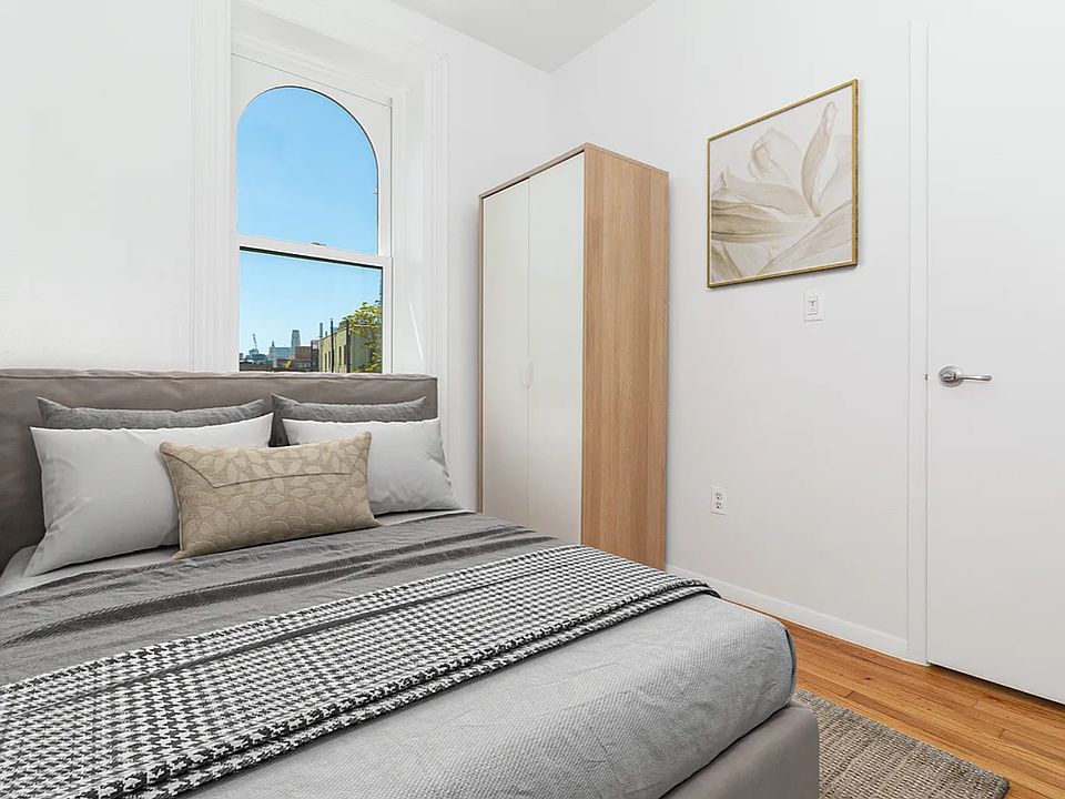2nd image of 117 Perry St #27