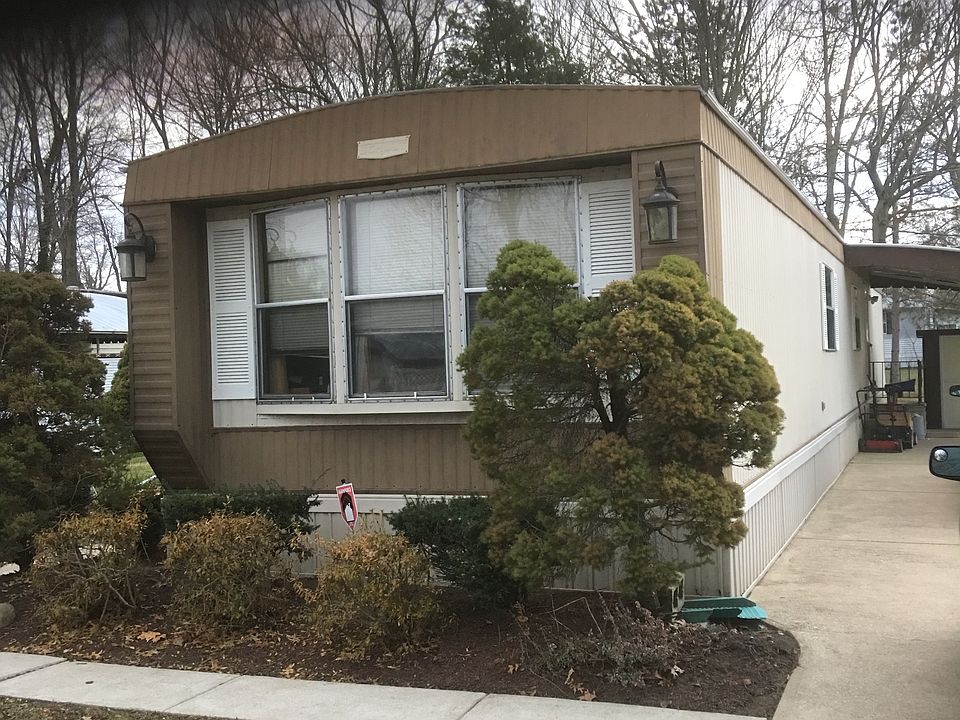 1st image of 57 Parkway Dr #57