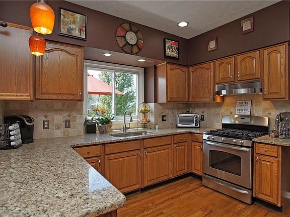 4th image of 562 McPherson Cir