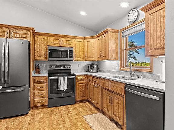 5th image of 10467 Country Ln