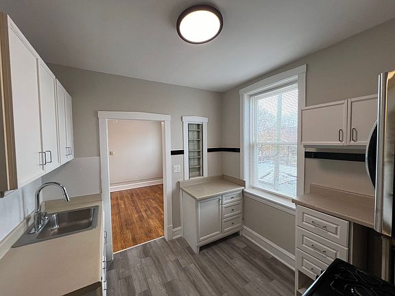 4th image of 2854-58 W Barry Ave #3105-2