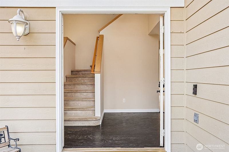 4th image of 16133 Lakeview Avenue SE