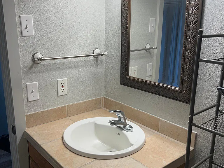 1715 Franklin St #B — Photo 13