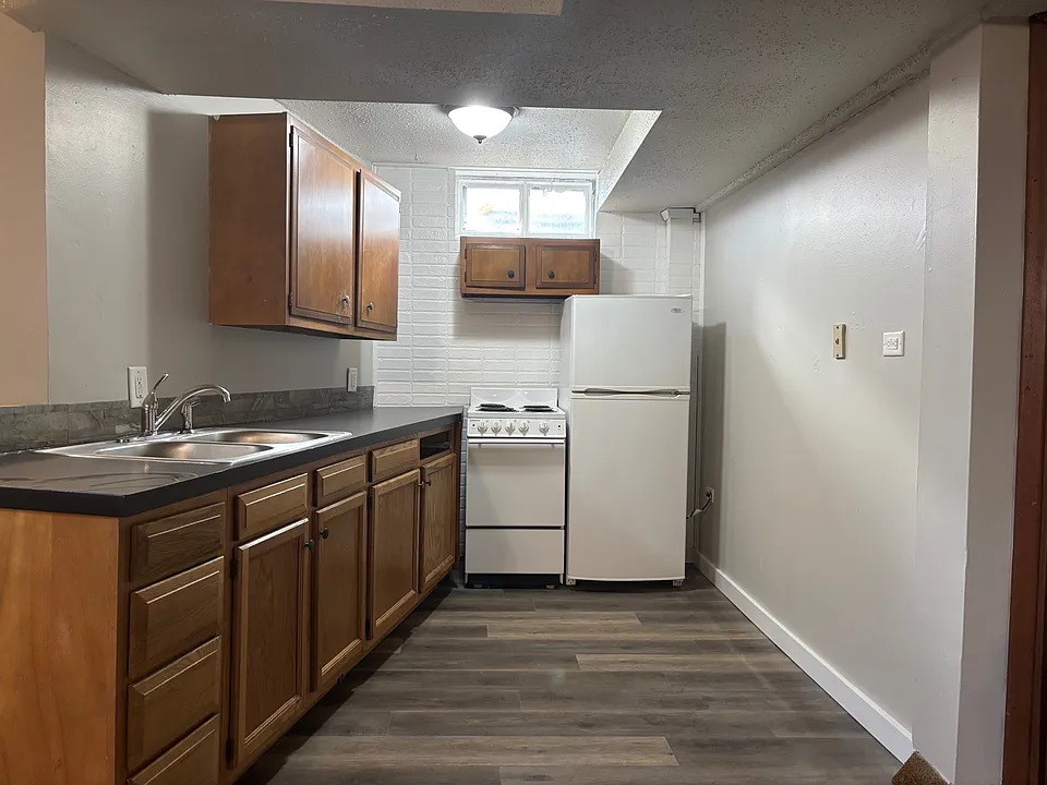 209 SW Cherry St #6